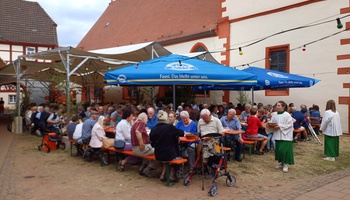 Festgottesdienst zum Straßen- und Hoffest 2025 im alten Kirchhof in Bürgstadt 